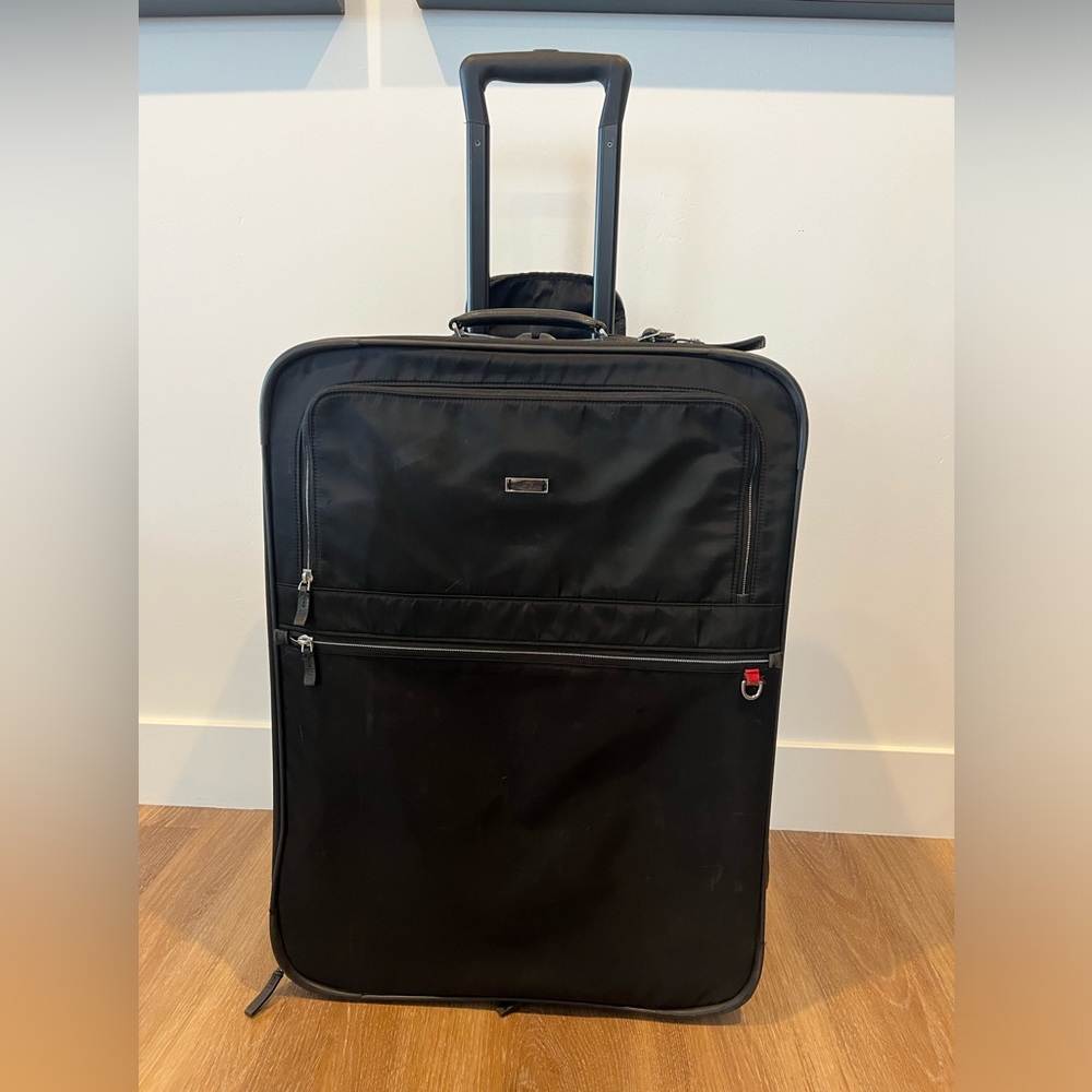 Tumi Expandable Large suitcase 2 wheels